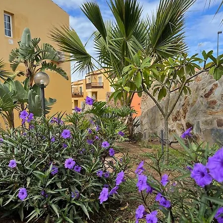 Aloha Apartment *